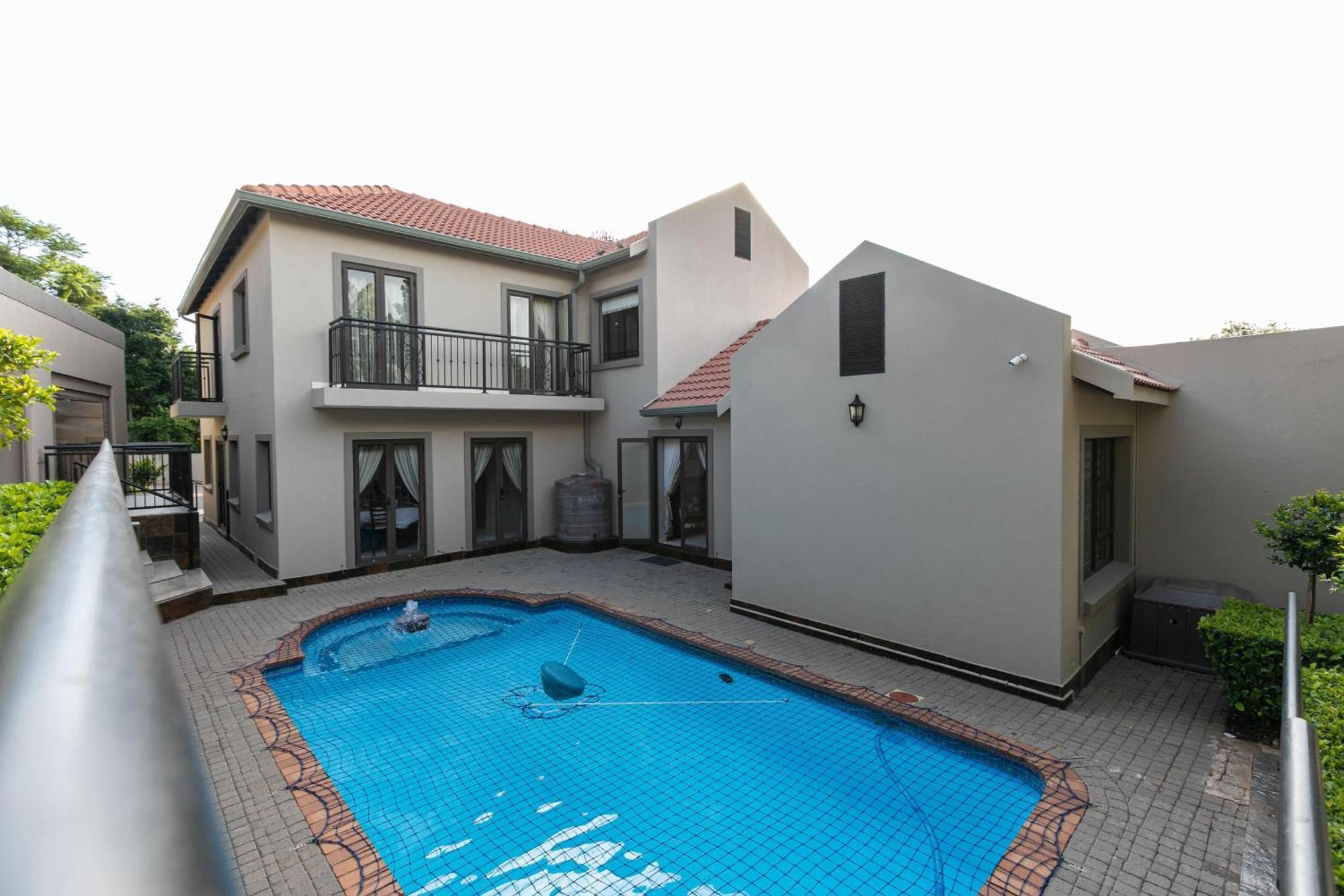 The African Penguin Guesthouse Pretoria Exterior photo